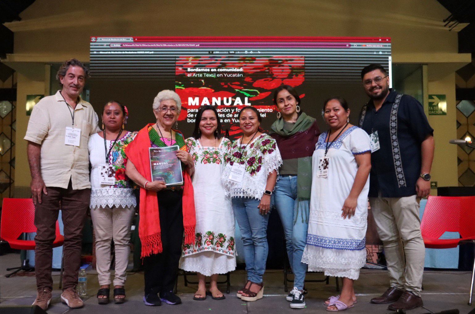 Artesanas Mayas de Yucatán Presentan el Manual del Bordado Yucateco