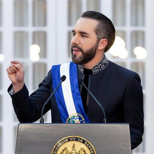 El Salvador prohíbe el uso del lenguaje inclusivo en escuelas públicas