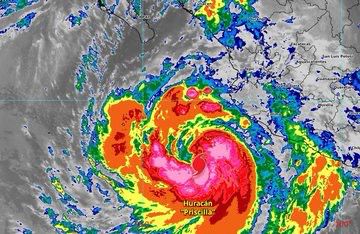 Huracán Priscila amenaza con lluvias intensas y vientos fuertes en varios estados de México