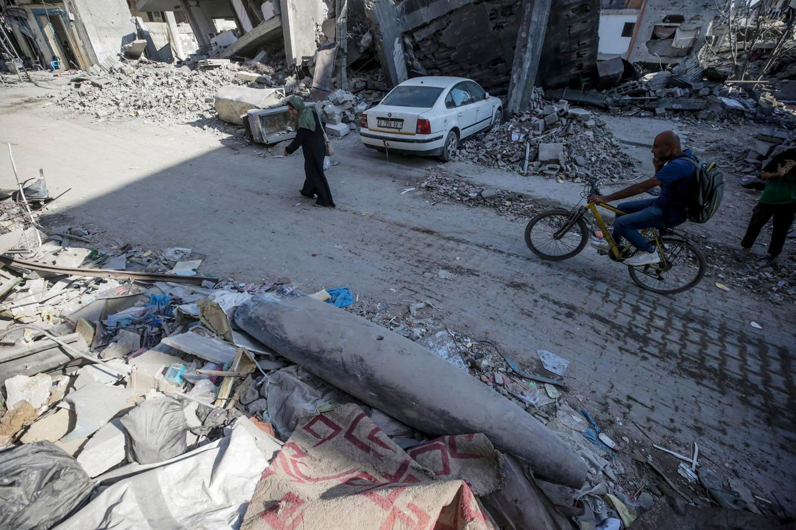 Misil israelí impacta entre escombros en Gaza tras romper Netanyahu la tregua: más de 100 muertos