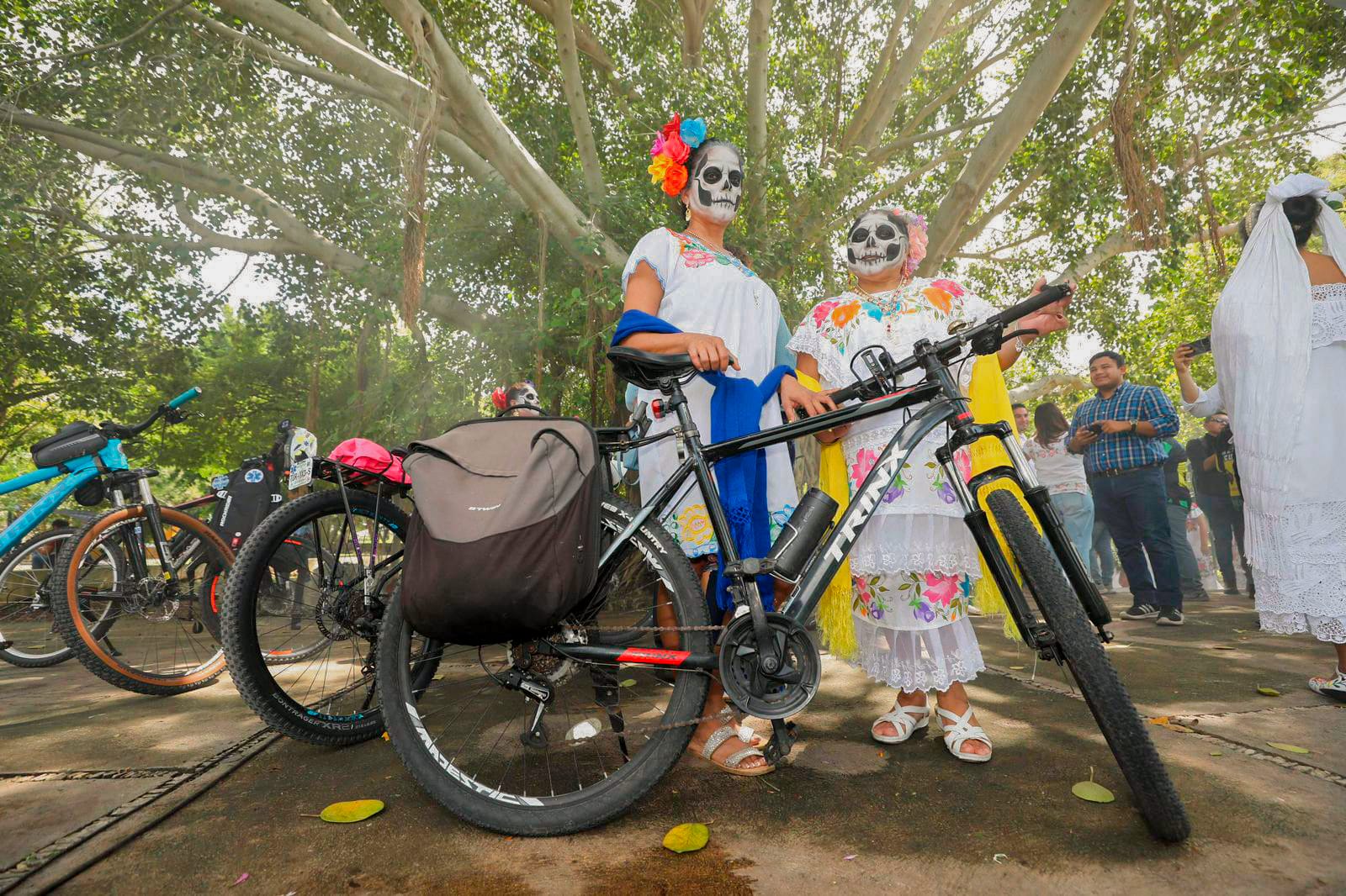 Cecilia Patrón integra a ciclistas en el Festival de las Ánimas
