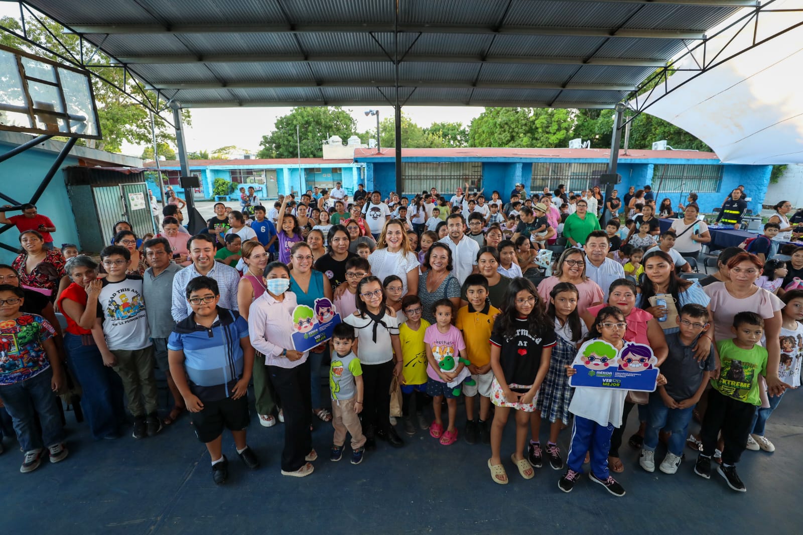 Lentes gratuitos en escuelas de Mérida