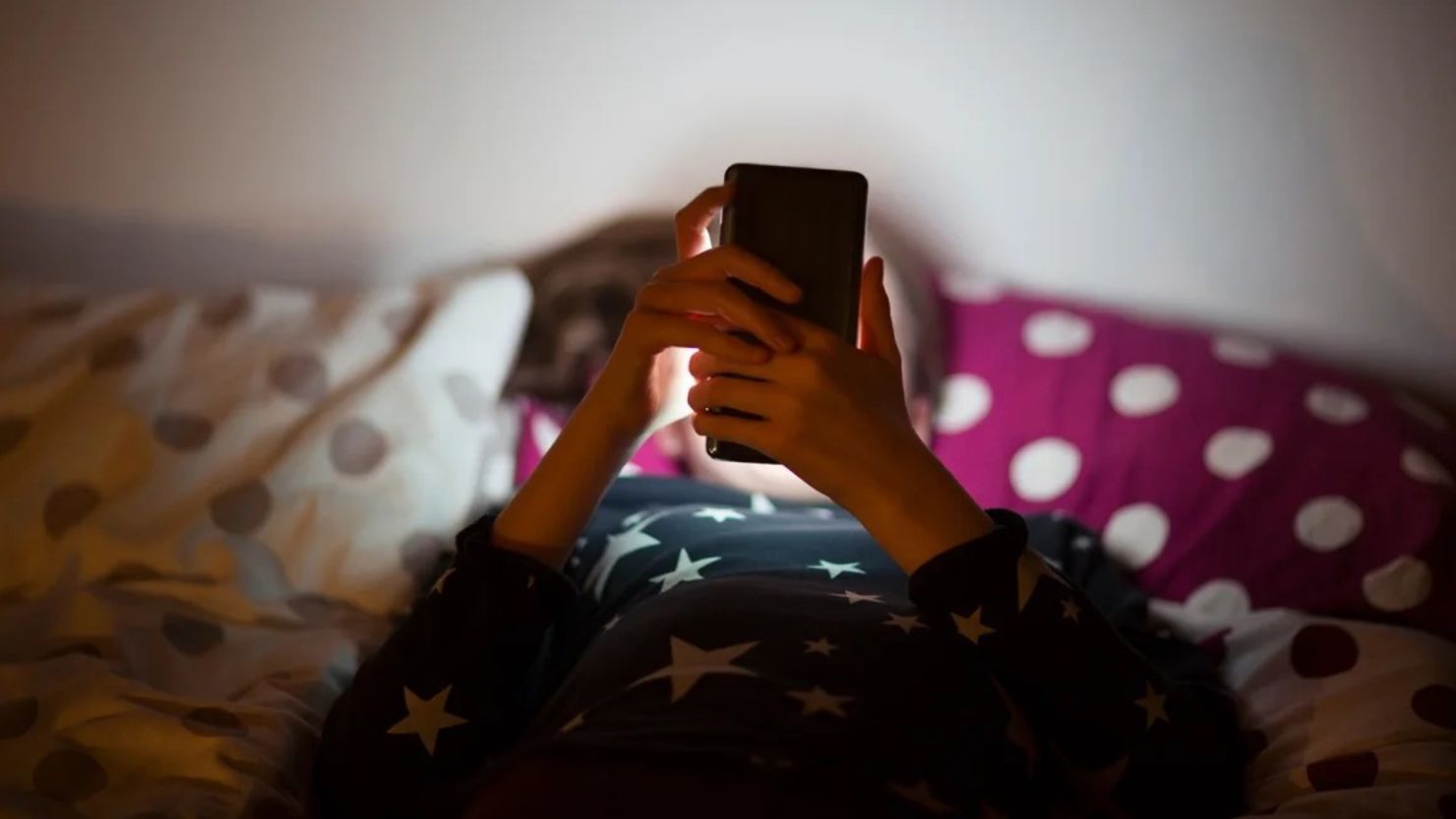 Parlamento Europeo propone prohibir el acceso a redes sociales para menores de 16 años