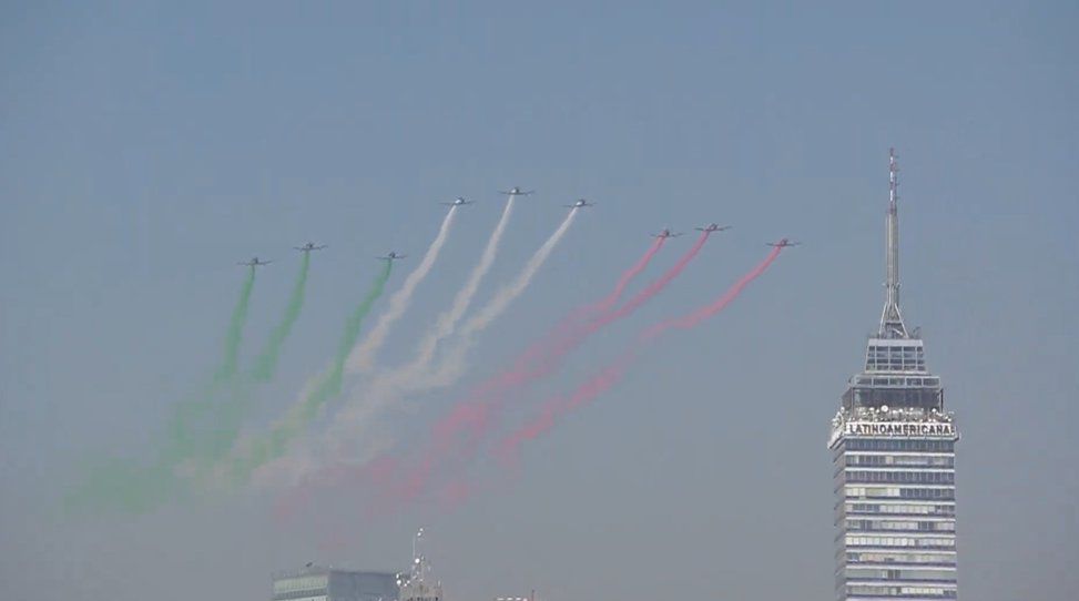 Estela Tricolor en el Desfile por la Revolución Mexicana