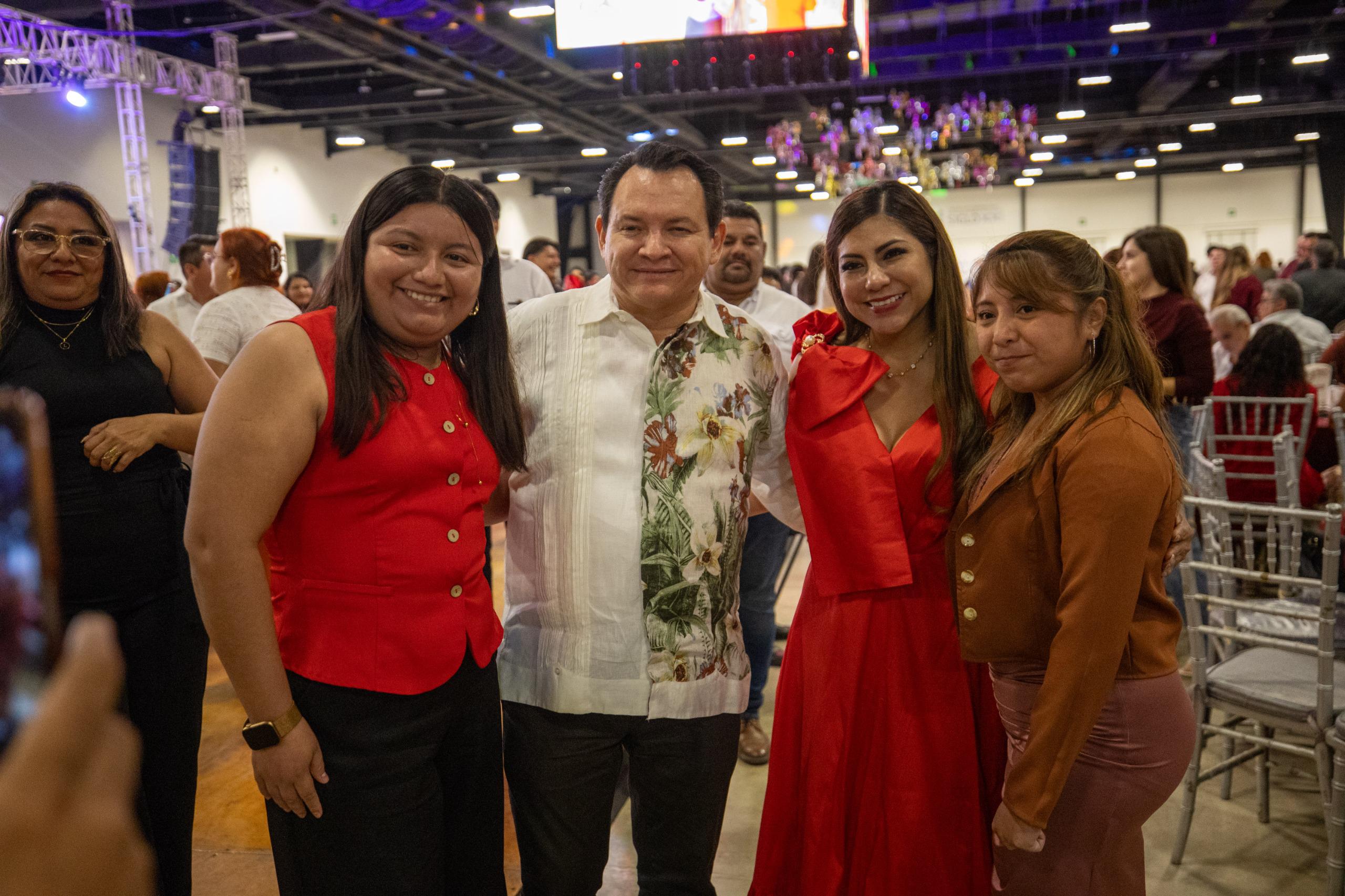 Posada decembrina: Gobierno de Yucatán celebra y reconoce a su equipo trabajador