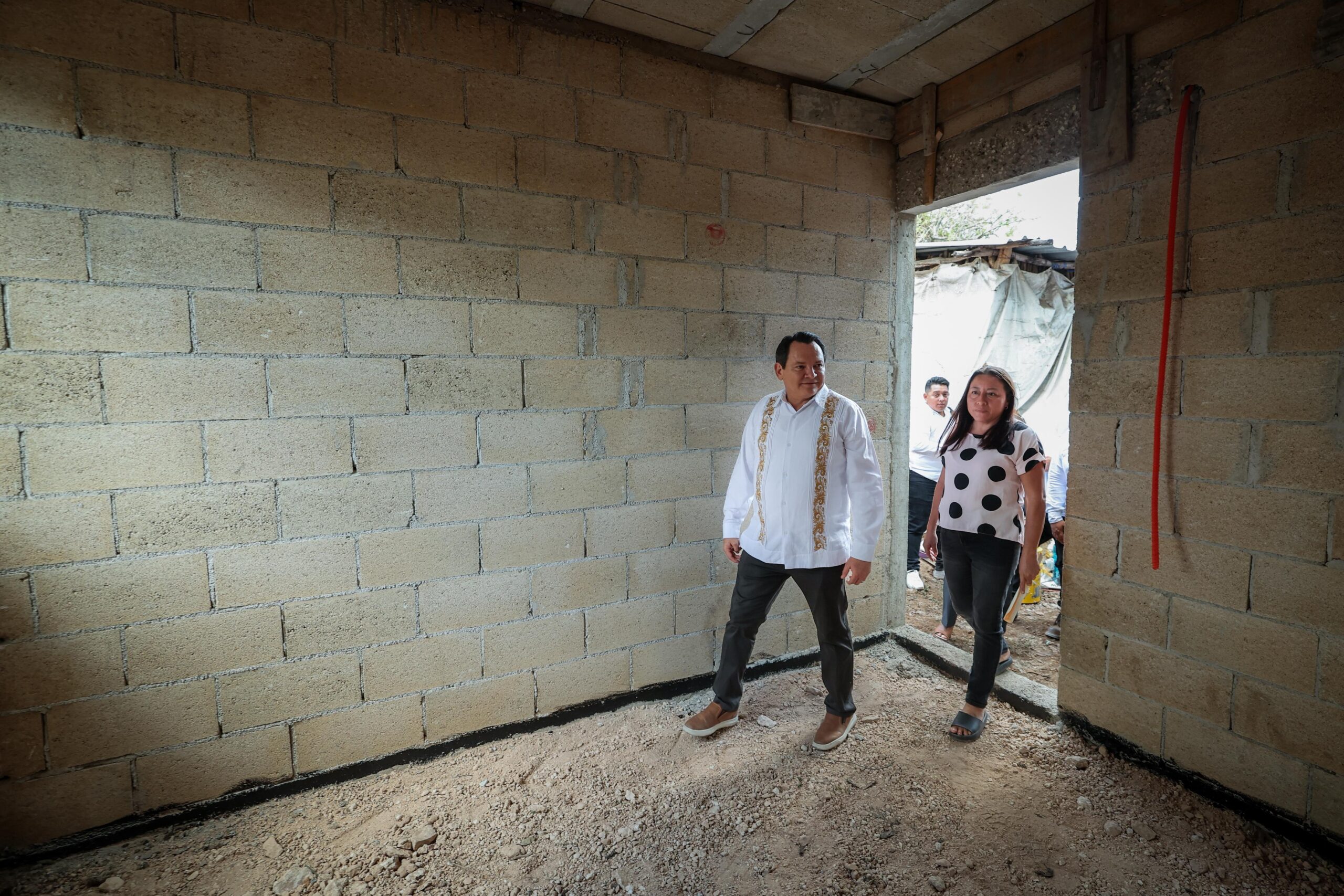 Gobernador Díaz Mena entrega viviendas dignas en Cuzamá