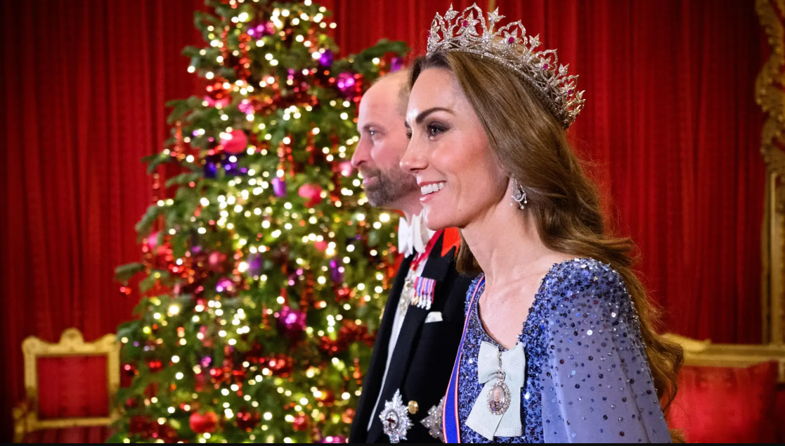 Kate Middleton deslumbró en la gala, luciendo una tiara histórica que perteneció a la reina Victoria