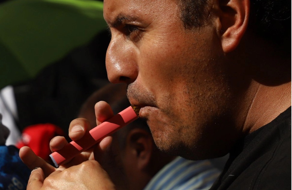 Prohíben vapeadores y cigarros electrónicos