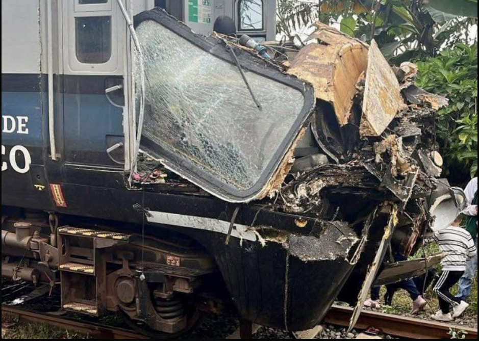Tren Interoceánico choca con pipa en Chiapas