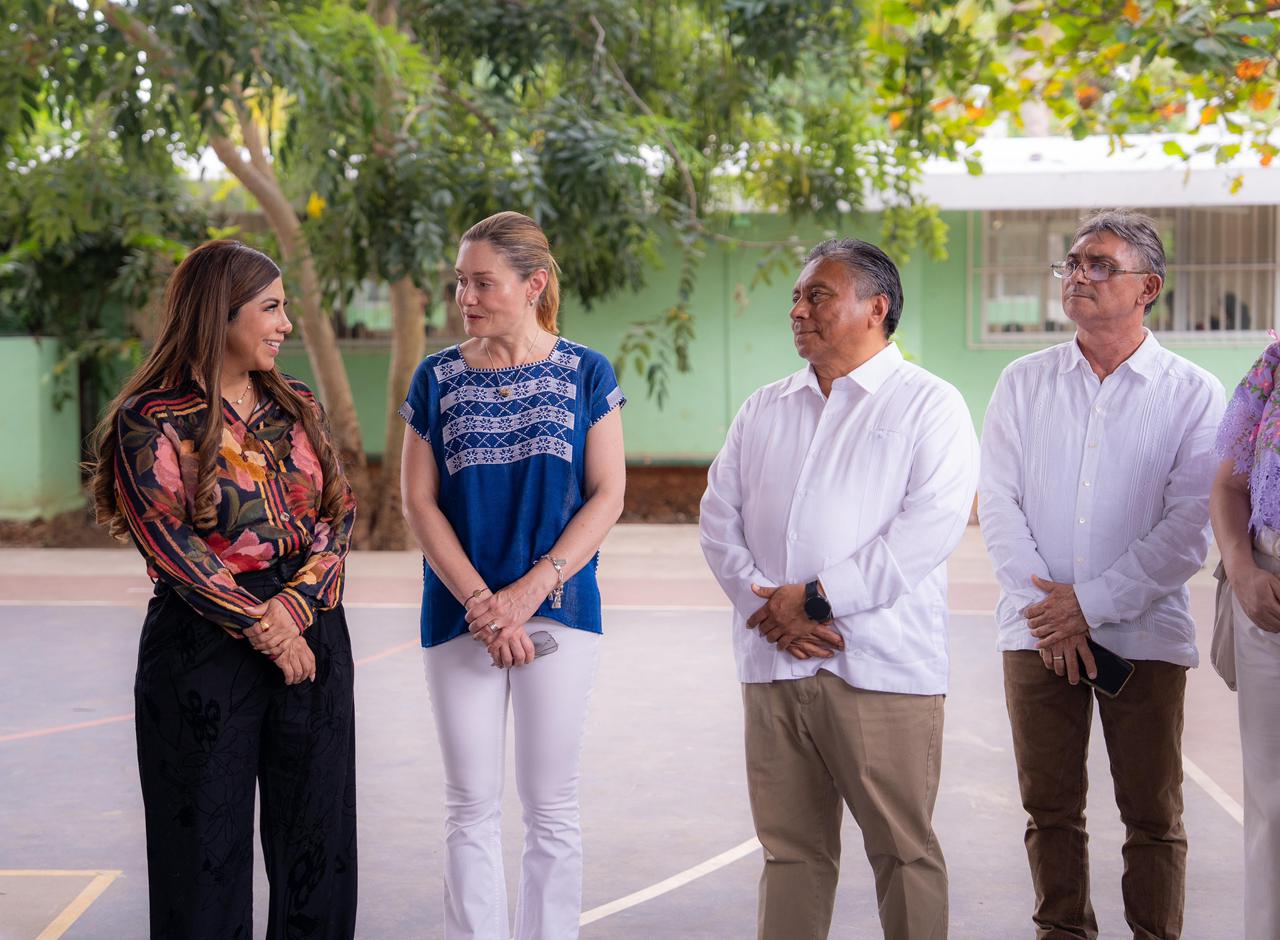 Supervisan avances de Hábitats Educativos en escuelas de Kanasín
