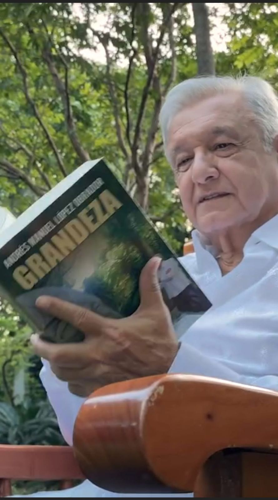 AMLO presentó su nuevo libro titulado “Grandeza”