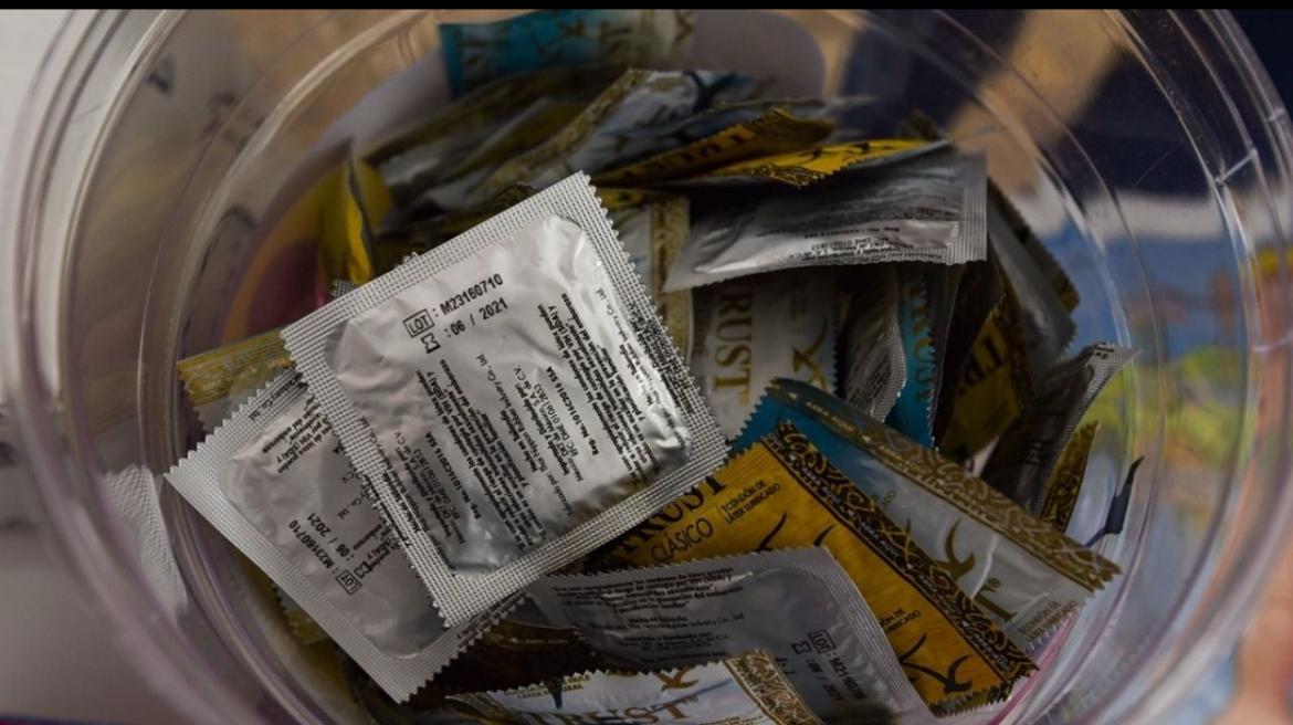 China impone IVA del 13% a condones y anticonceptivos para impulsar natalidad.