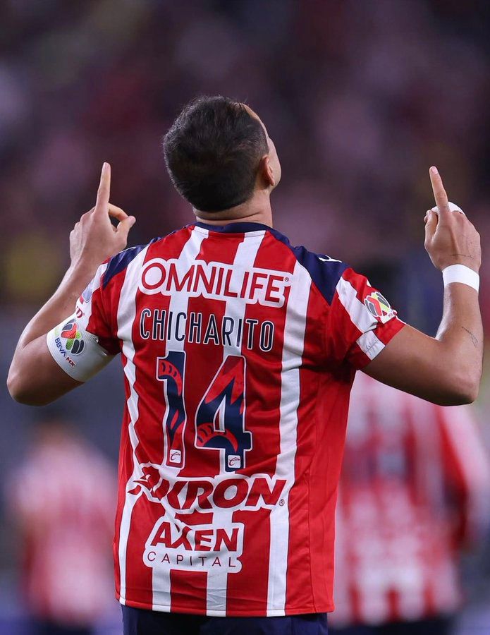 Chicharito dice adiós a Chivas tras fallar penal decisivo