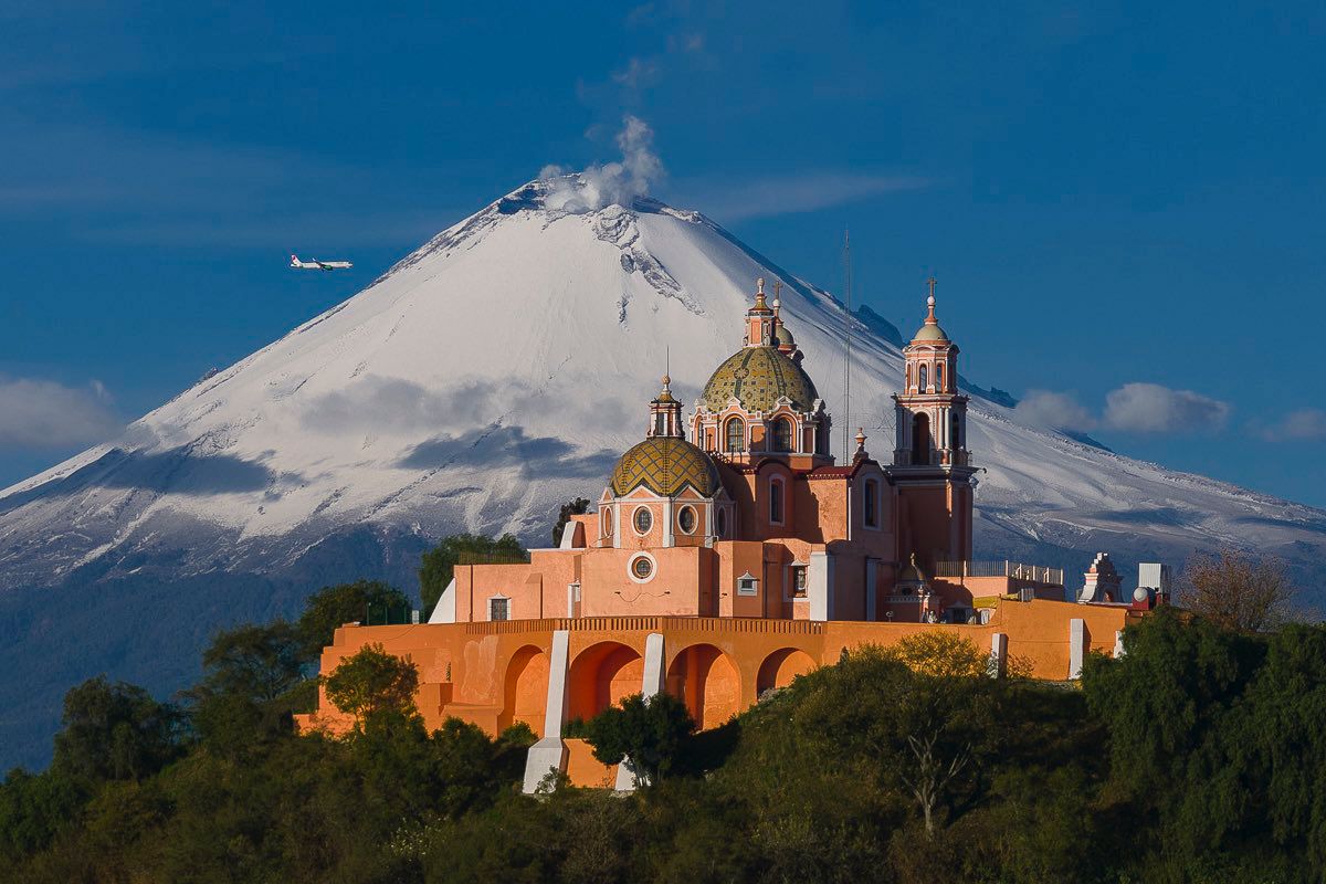 Volcanes mexicanos lucen espectaculares nevados tras fuertes tormentas invernales