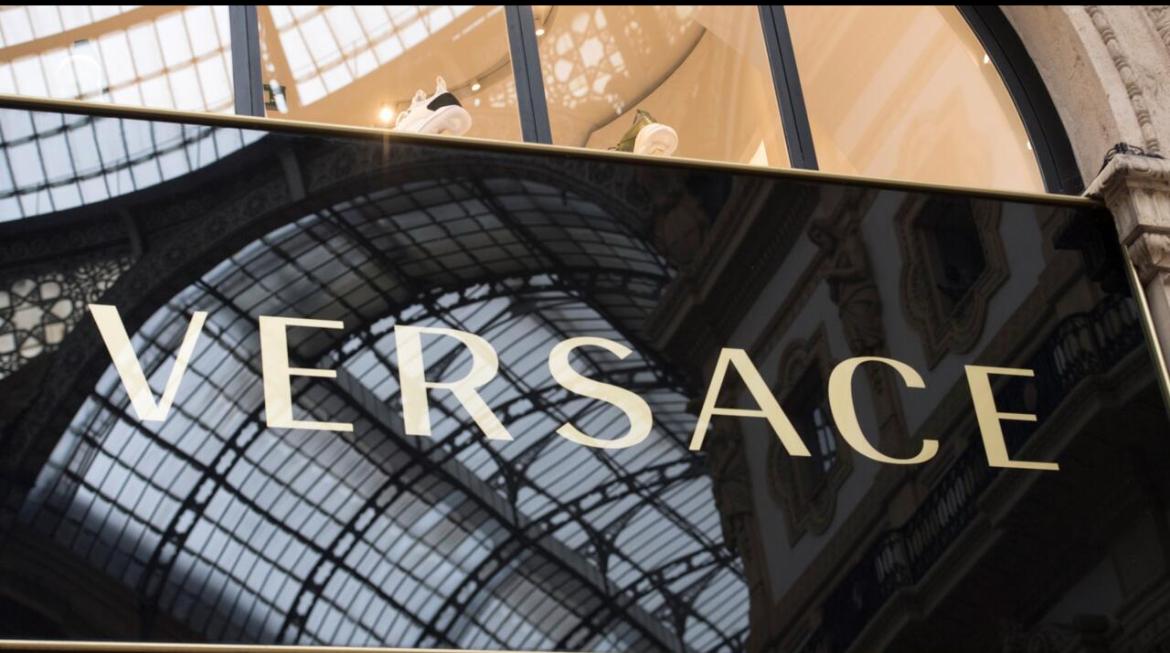 Adquisición de Versace por Prada