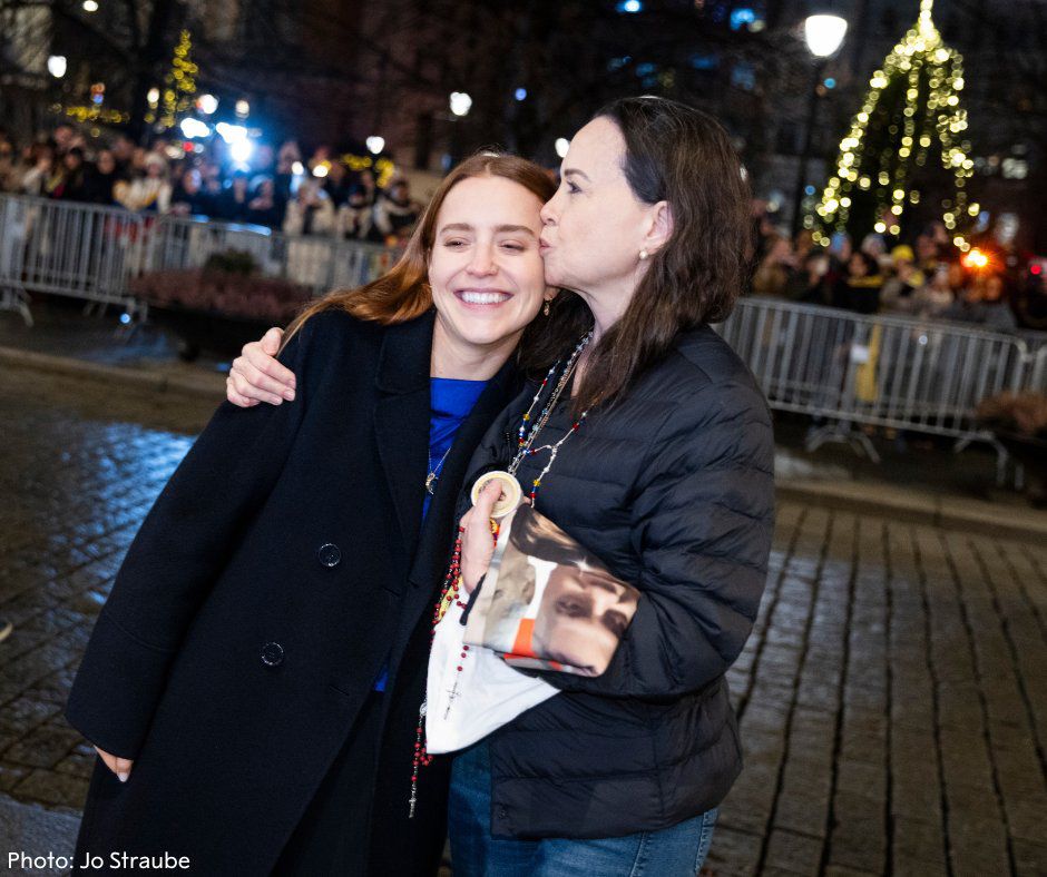 María Corina Machado llega a Oslo y reencuentra a su familia tras años de clandestinidad
