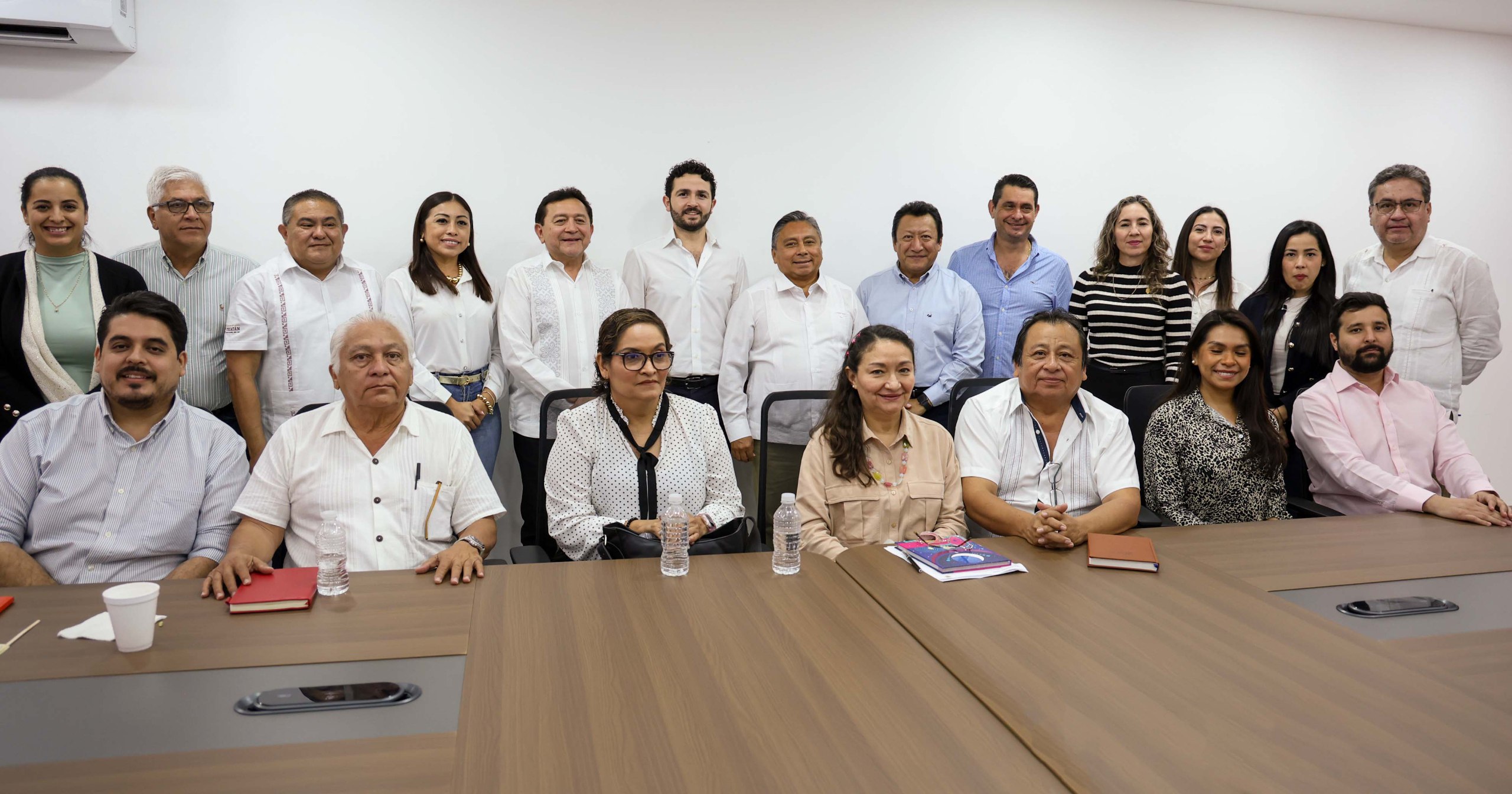 Acuerdan estrategia para conectar escuelas y empresas en Yucatán: más empleos y universidad para estudiantes