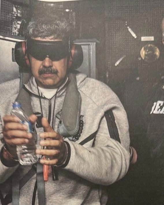 Trump Publica Foto de Maduro Vendado en el USS Iwo Jima