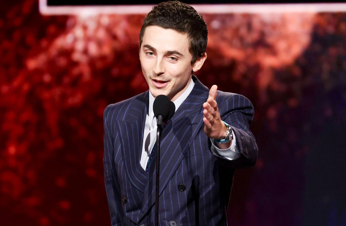 ¡Timothée Chalamet arrasa en los Critics Choice Awards 2026 con Mejor Actor por Marty Supreme!