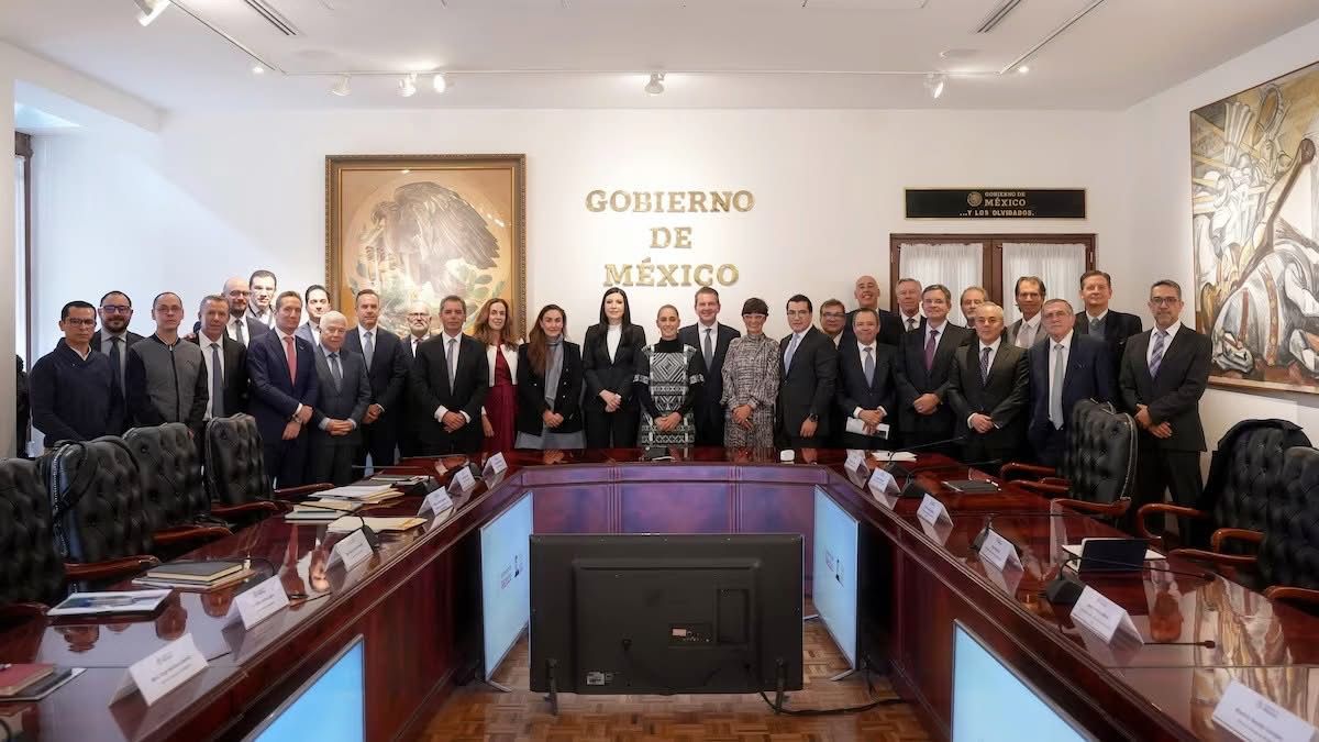 Claudia Sheinbaum pide a banqueros respaldar planes de energía e infraestructura en México
