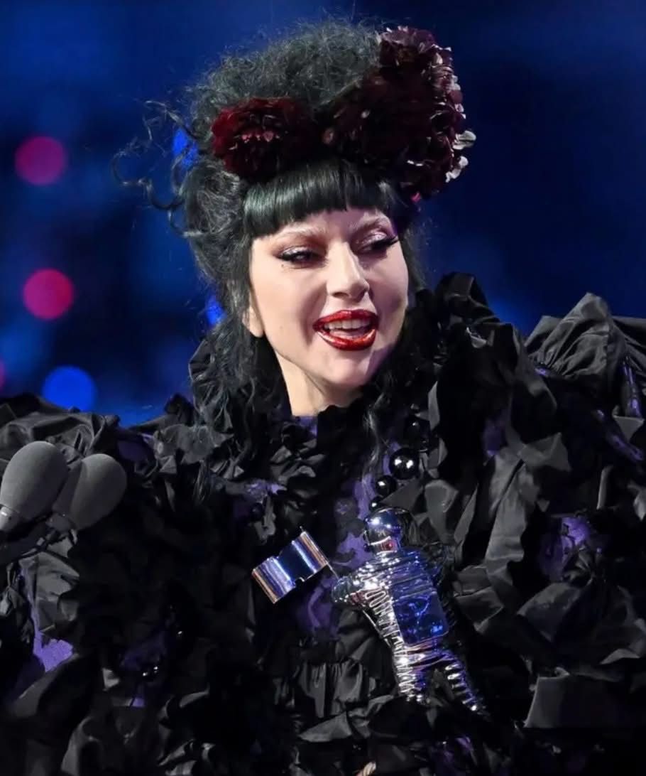 Lady Gaga detiene su concierto en Tokio por protesta contra el ICE