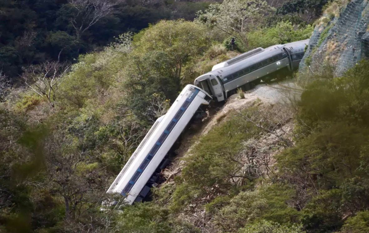 Tren Interoceánico: Exceso de velocidad causó descarrilamiento; Sheinbaum exige certificación internacional