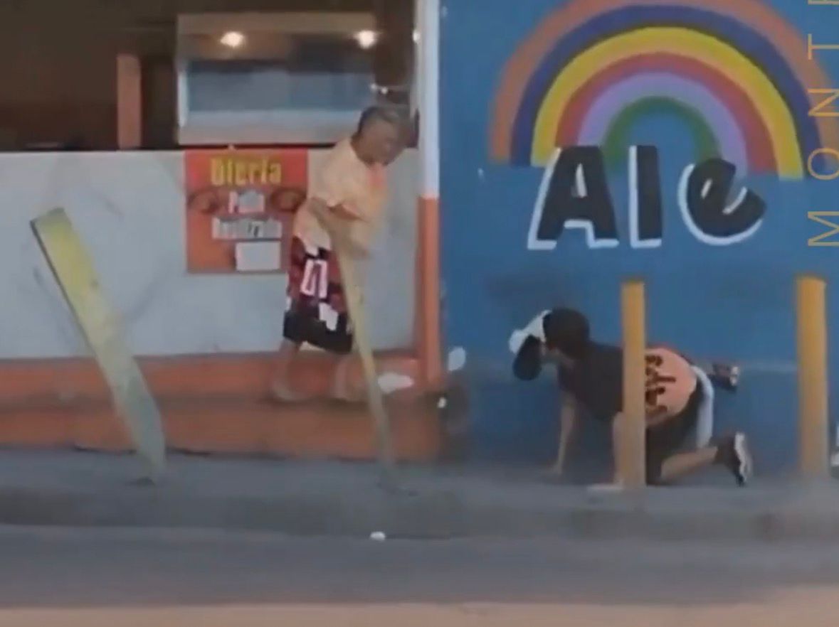 Abuelita ‘espanta’ a therian con balde de agua fría: ¡el video viral que divide opiniones!