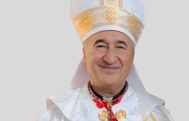 Obispo de San Diego bajo escrutinio vaticano por “escapaditas” a striptease en Tijuana