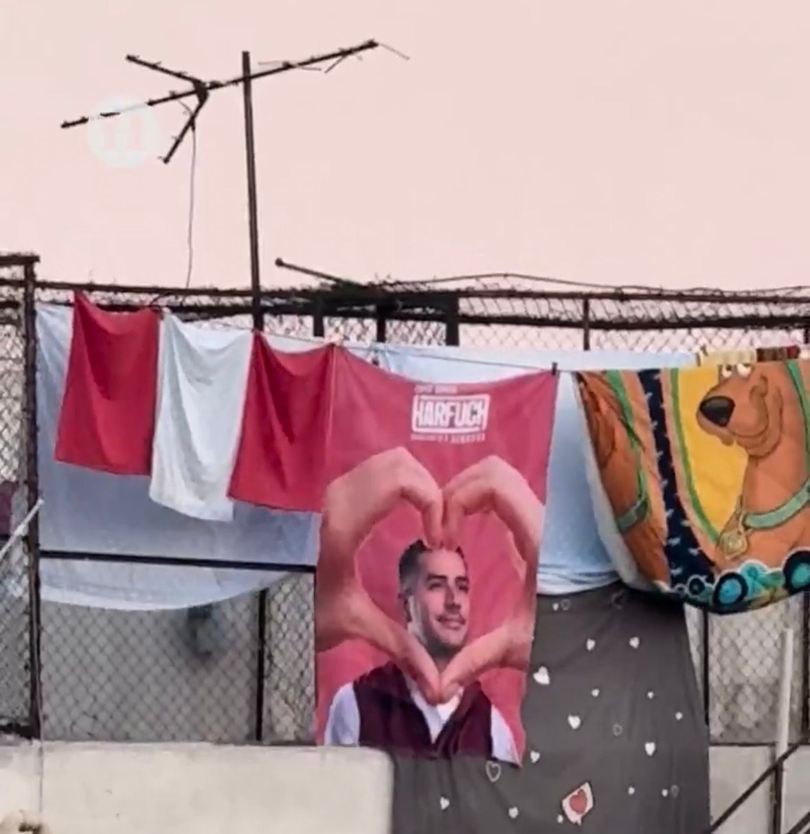Toalla de Omar García Harfuch en azotea genera comentarios en redes