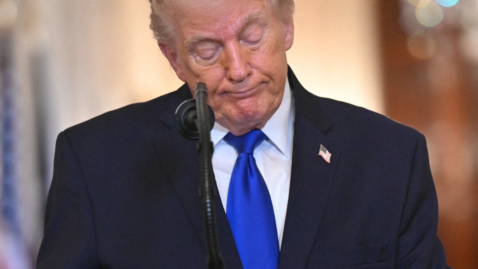 Trump amenaza con destruir la isla petrolera de Jark si Irán no llega a un acuerdo por Ormuz