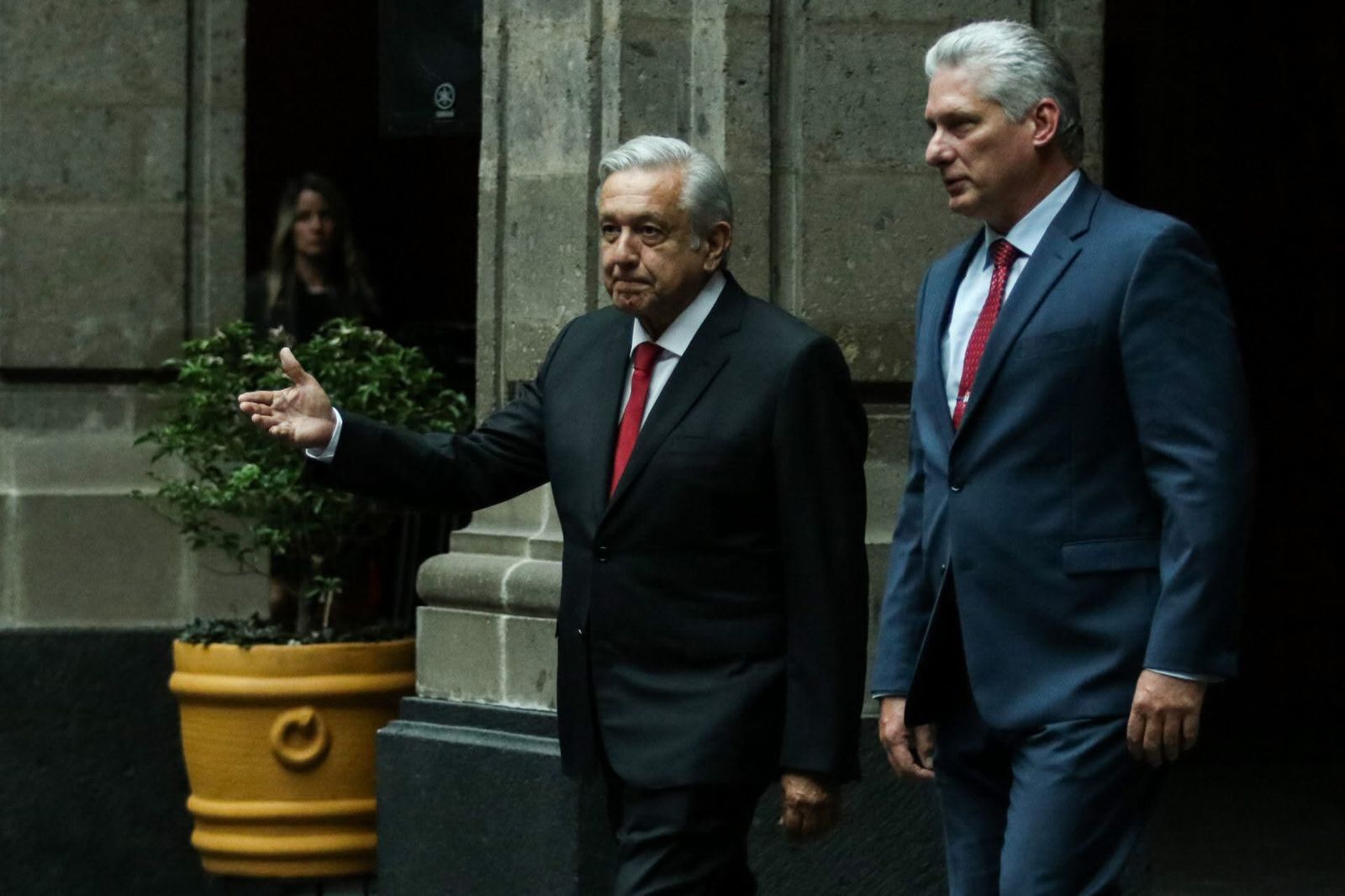 AMLO rompe su retiro y llama a donar para Cuba