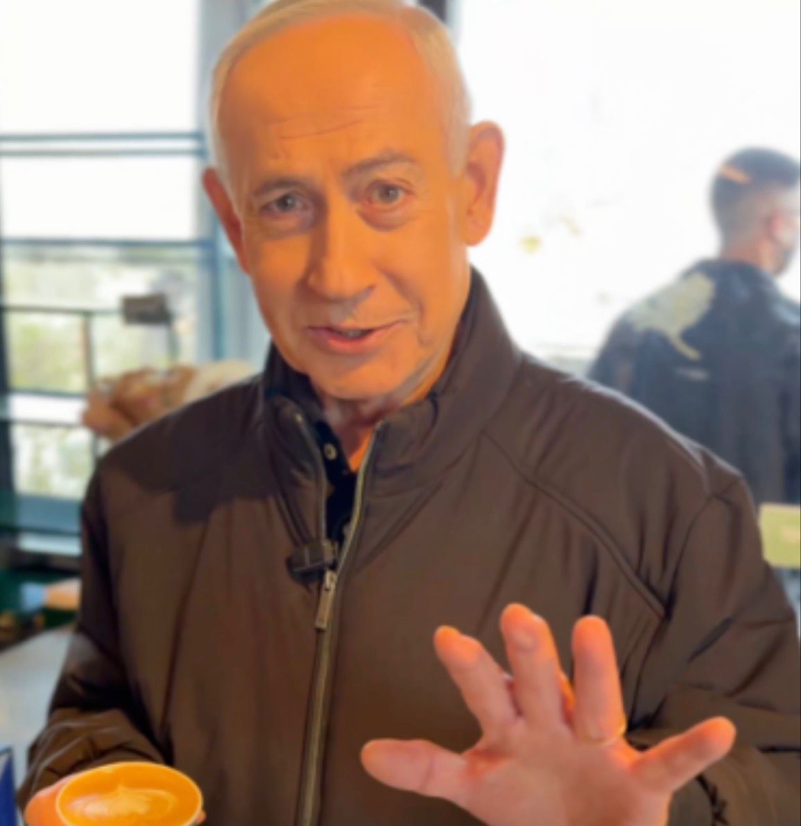 Netanyahu prueba que está vivo con video irónico