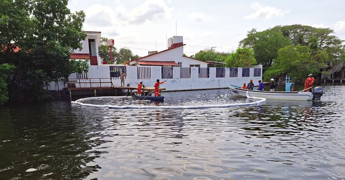 Sheinbaum: derrame en el Golfo no es de Pemex, pero la petrolera apoya en la limpieza del crudo