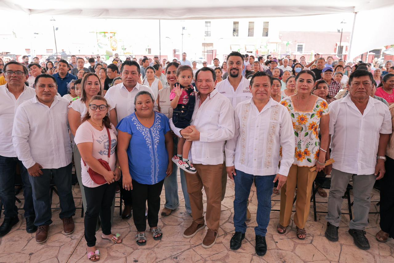 Gobernador Joaquín Díaz Mena entrega dos parques rehabilitados para las familias de Baca