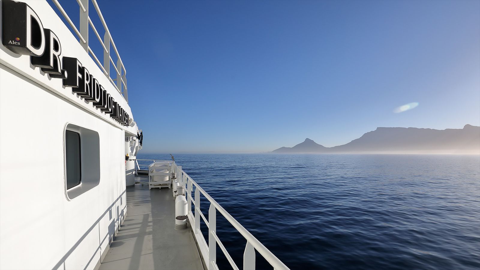Francia rechaza peaje de Irán en el Estrecho de Ormuz: «La libertad de navegación es un bien común»