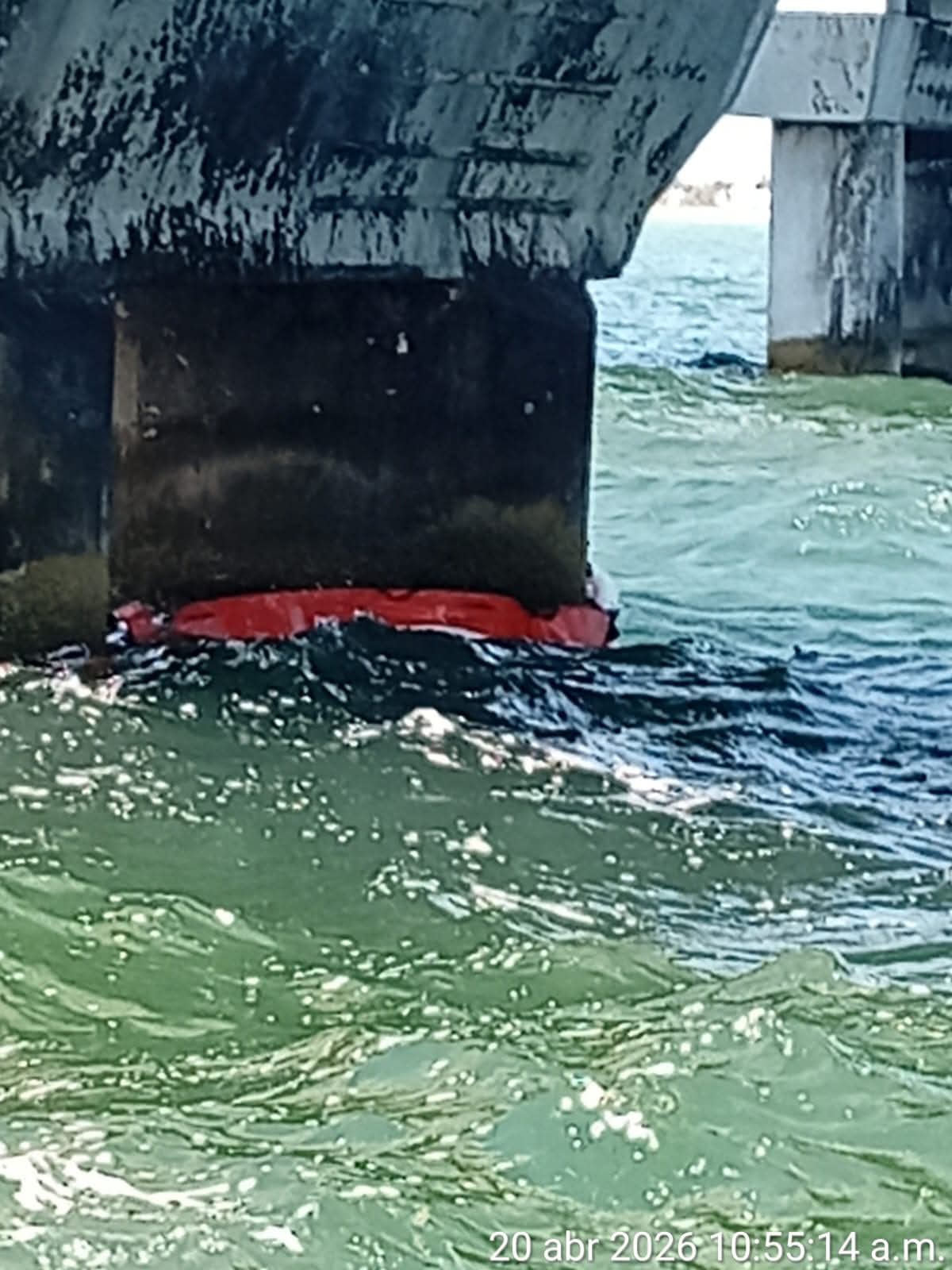 Pemex repara fuga de combustible en playas del Malecón de Progreso, Yucatán