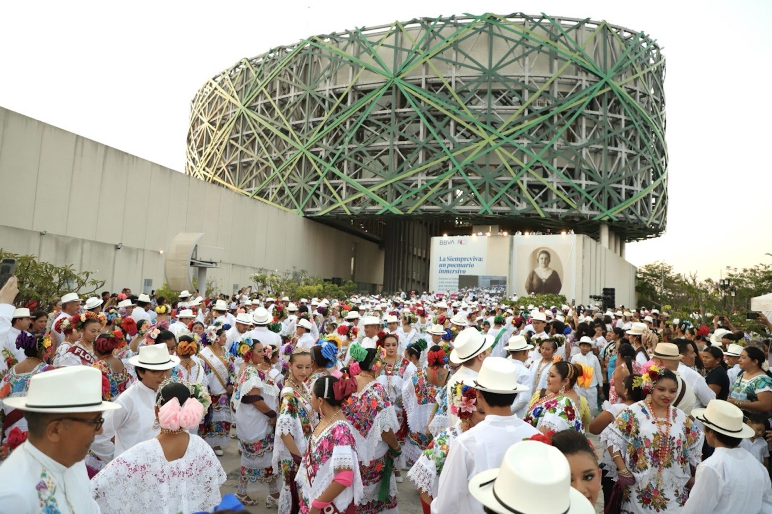 ¡Fiesta total! Más de 1,800 jaraneros celebran el Día Internacional de la Danza