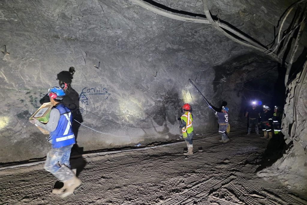 Encuentran sin vida a uno de los mineros atrapados en la mina Santa Fe, en Sinaloa