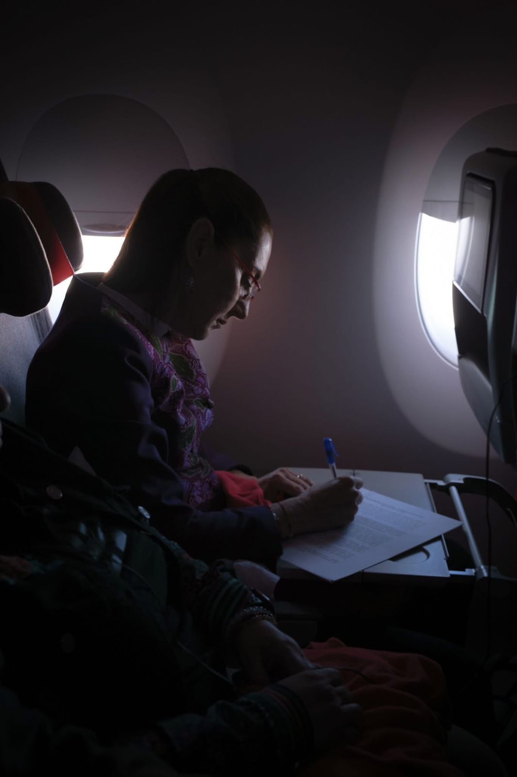 Sheinbaum viaja a Barcelona para participar en cumbre sobre democracia