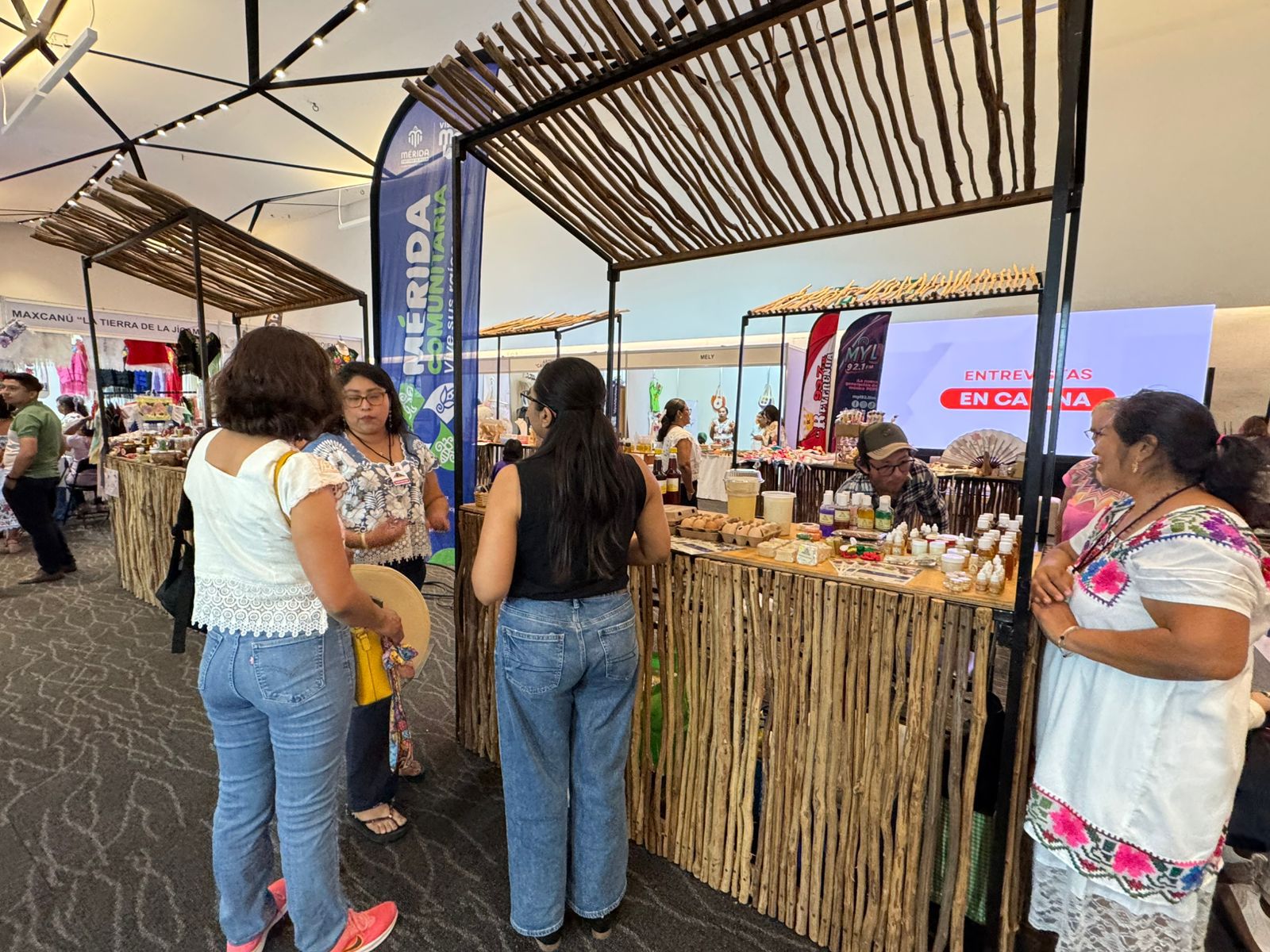 Artesanías y servicios turísticos de Mérida destacan en la expo “Qué lindo es Yucatán”