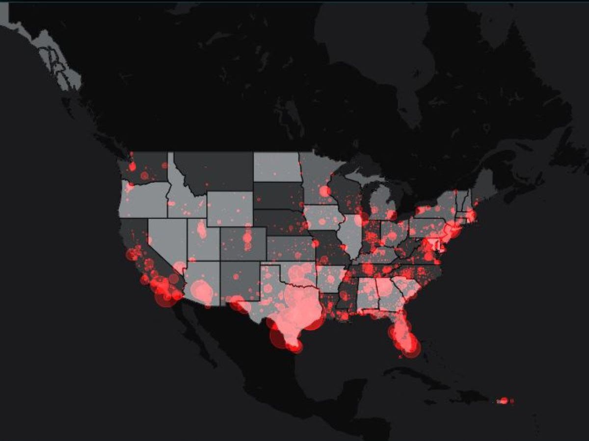 La Casa Blanca lanza mapa de arrestos de migrantes en sitio web titulado aliens con imagen de extraterrestre