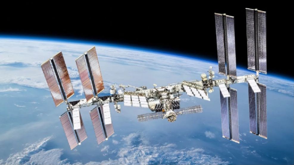 NASA ordena a tripulantes de la Estación Espacial Internacional abordar nave de SpaceX por fuga