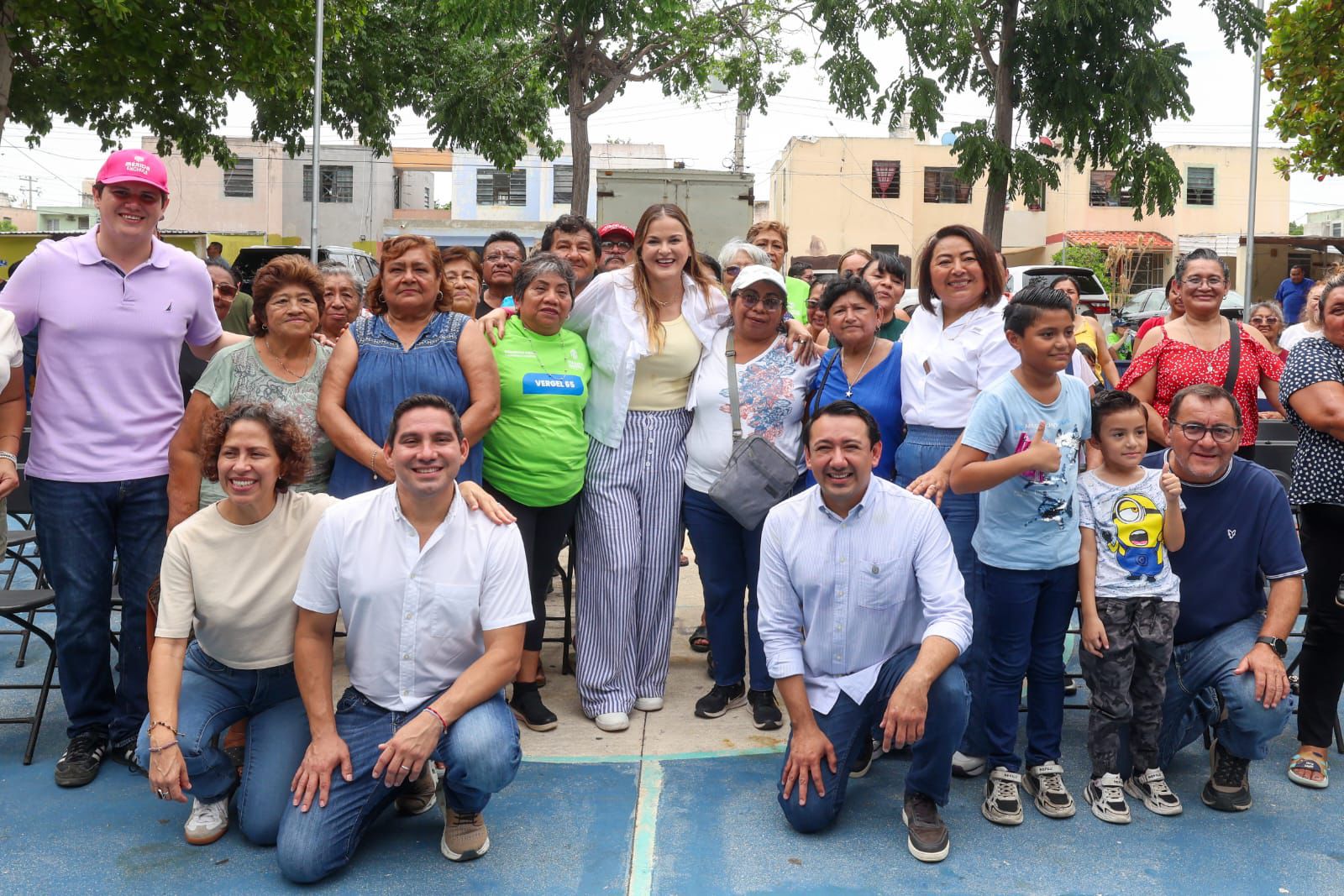 Recorre alcaldesa Vergel III y acuerda con los vecinos llevar acciones de Mérida Enchula.