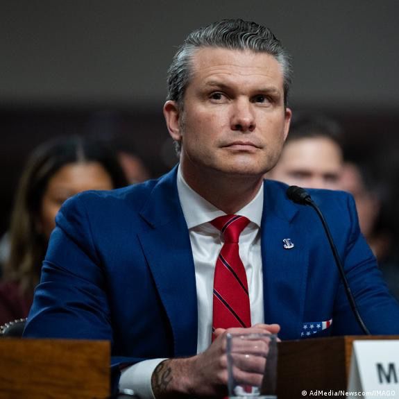 Secretario de Defensa de EE.UU. Pete Hegseth anuncia ampliación de operaciones contra cárteles en América Latina